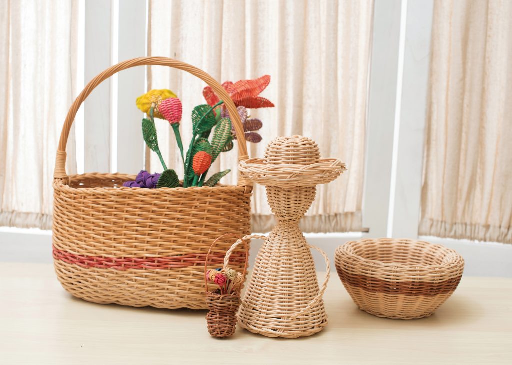 自然のツルを編んでオシャレな籐のカゴをつくろうの画像