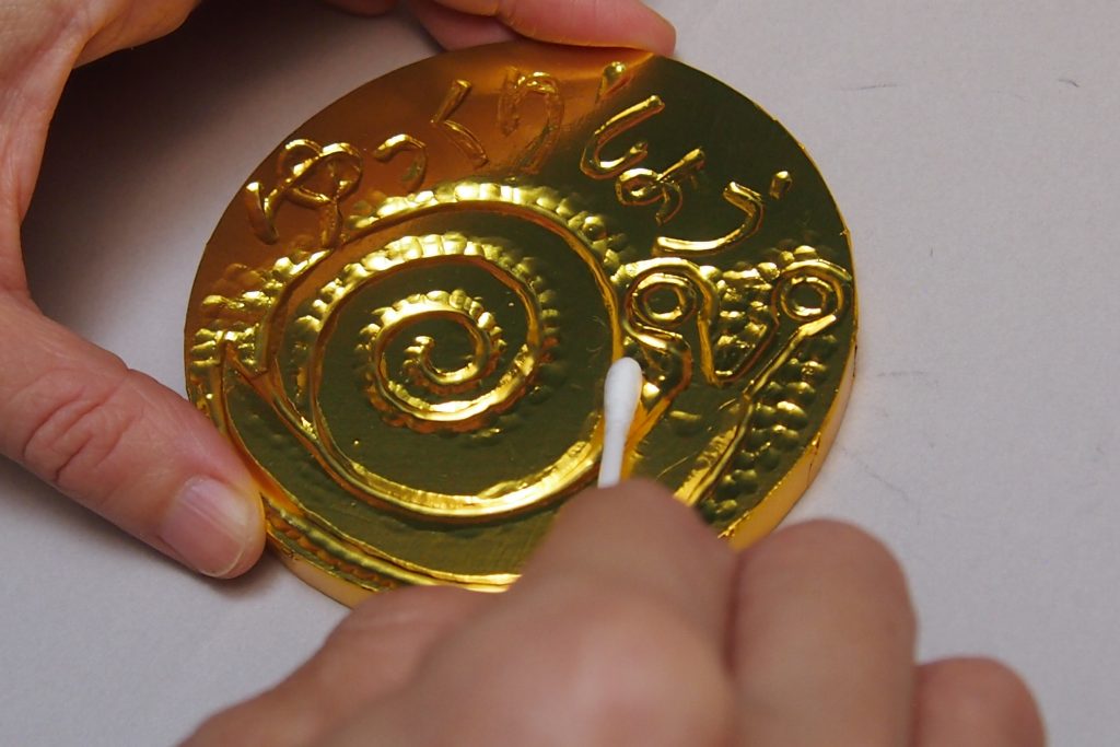 金・銀・銅のアルミ箔でメダルをつくろう！説明画像