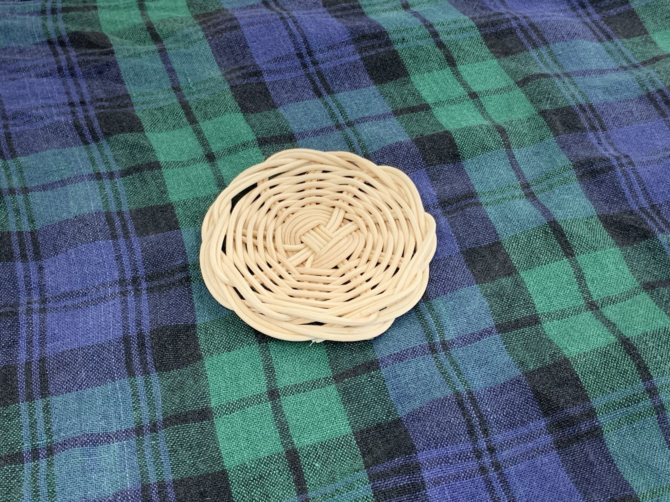 籐芯材を編んで小皿づくりのメイン画像